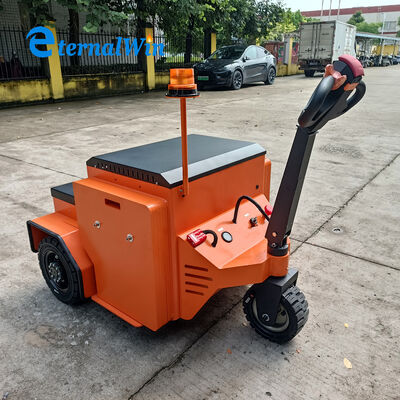 รถแทรกเตอร์ไฟฟ้าแรงดันแบตเตอรี่ 24V ให้เวลาทำงาน 8 ชั่วโมงต่อการชาร์จ ออกแบบมาสำหรับคลังสินค้า